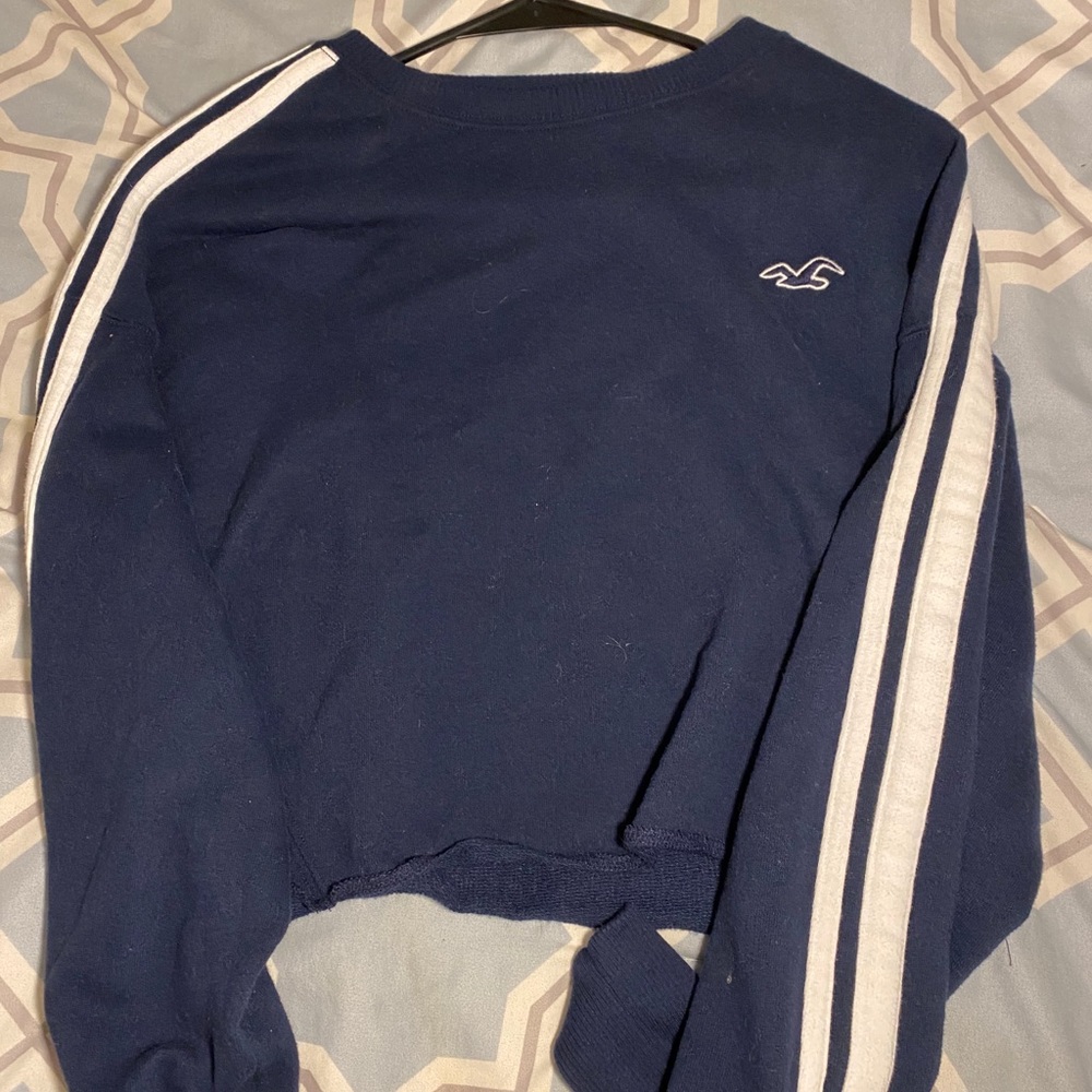 Long sleeve cropped Hollister sweatshirt